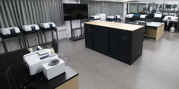 分光光度計　Room C